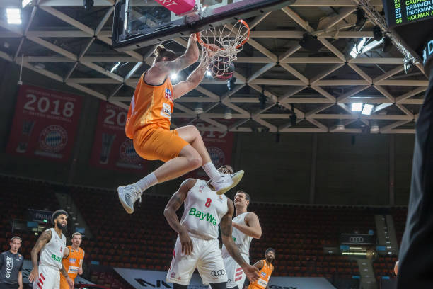 他在场上的 他在场上的