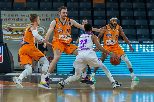 超出了此前 超出了此前